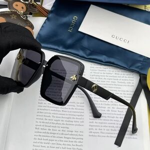<AUTHENTIC>Gucci Oversized Black Square Sunglassesl